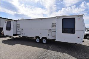 Cast Trailer with 2 room popout